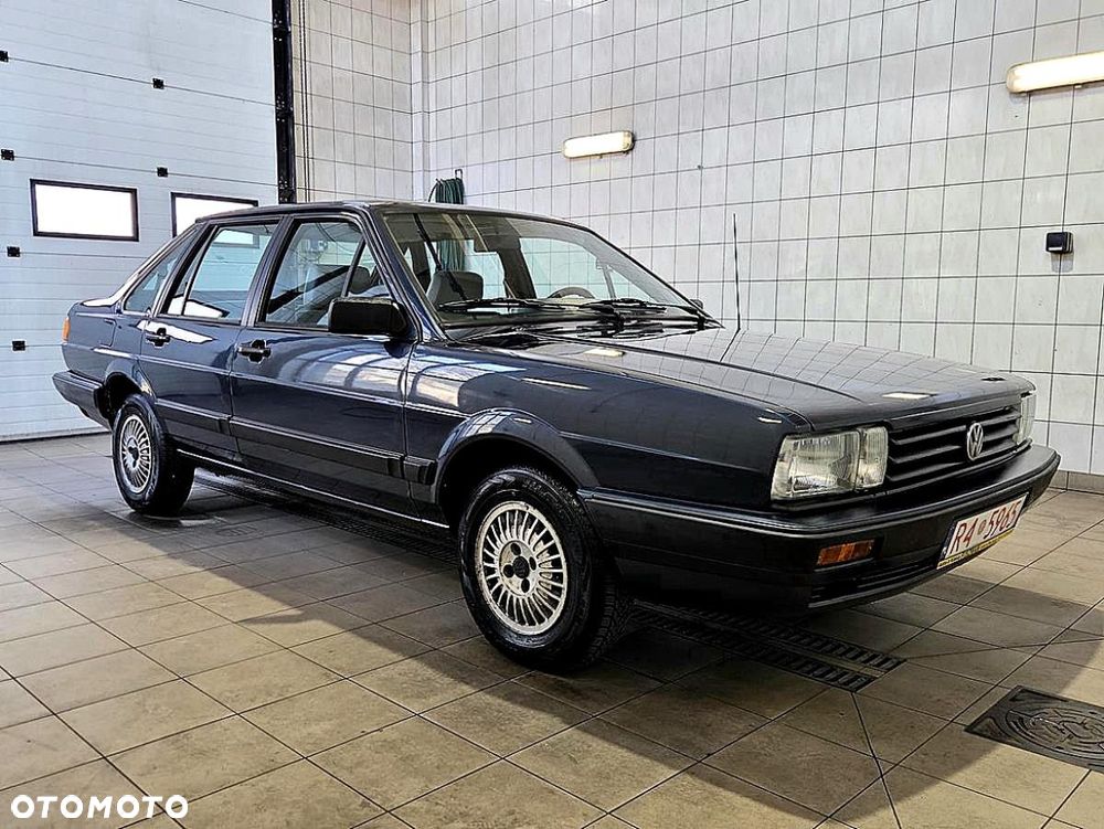 Volkswagen Passat - 1