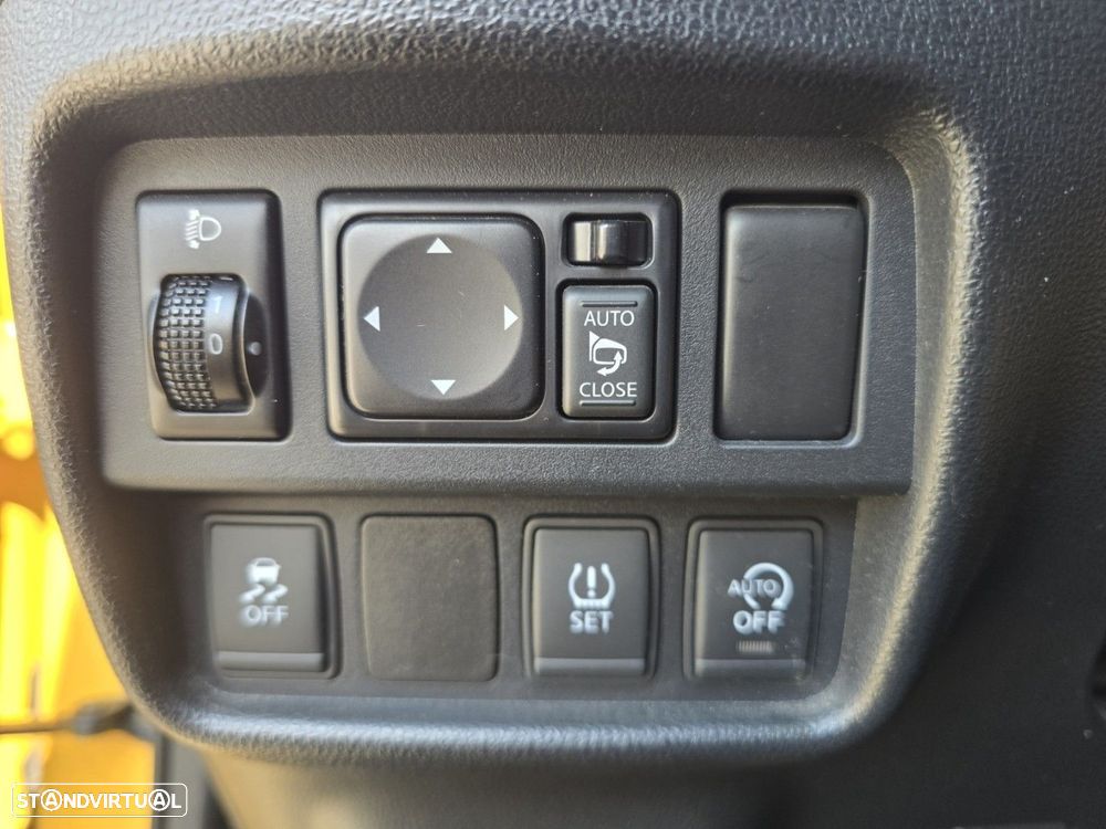 Nissan Juke 1.6 DIG-T Tekna Premium Ext.1 Yellow S. — fotografia 29