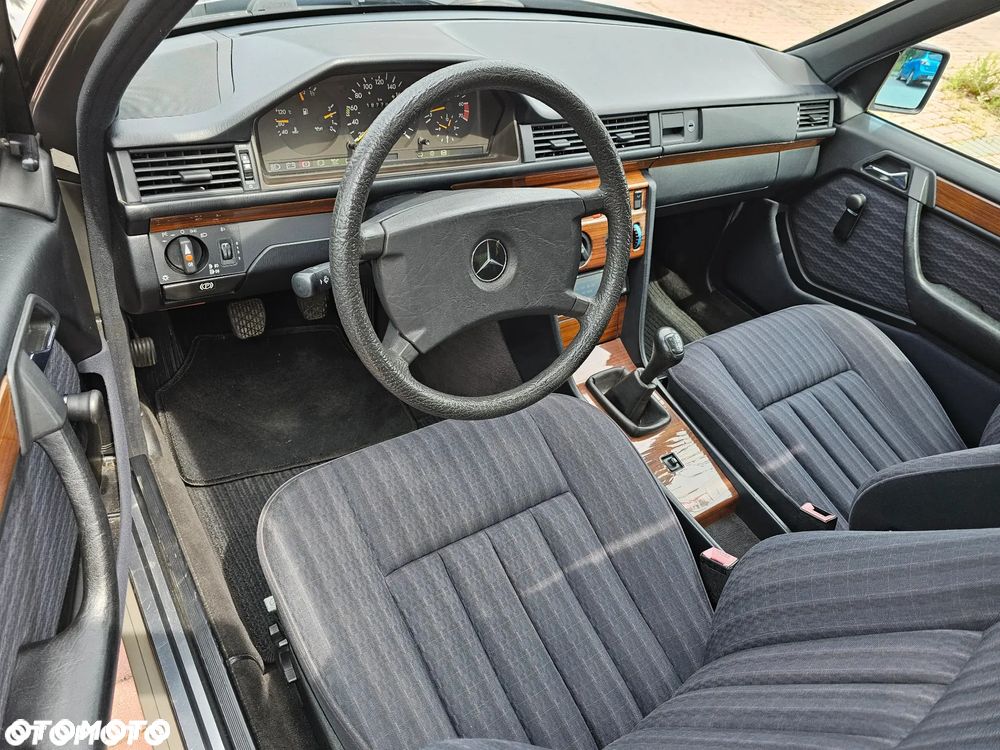 Mercedes-Benz W124 (1984-1993) ver-standard - 14