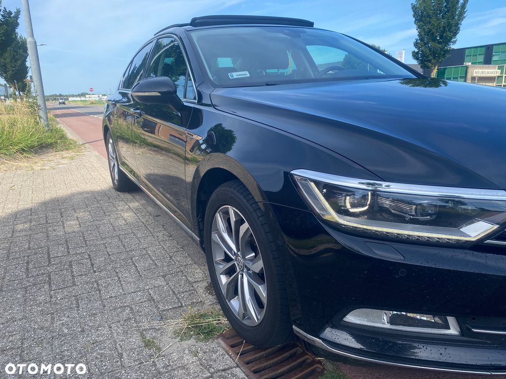 Volkswagen Passat - 1