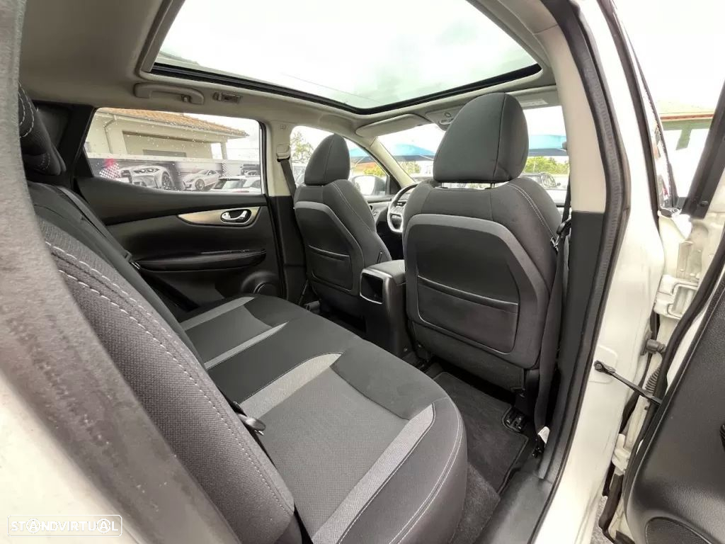 Nissan Qashqai 1.5 dCi N-Connecta 18 - 35