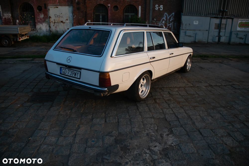 Mercedes-Benz W123 - 11