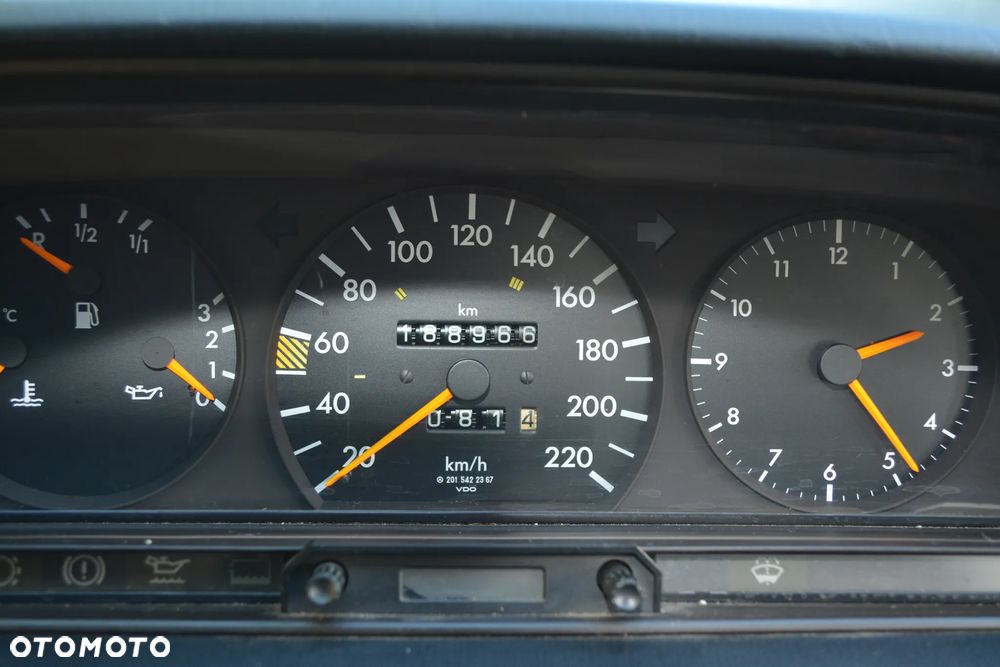 Mercedes-Benz W201 (190) - 8