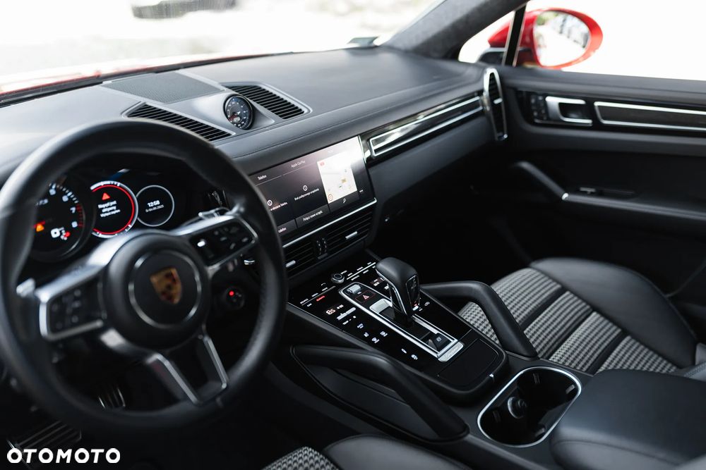 Porsche Cayenne Coupe GTS - 16