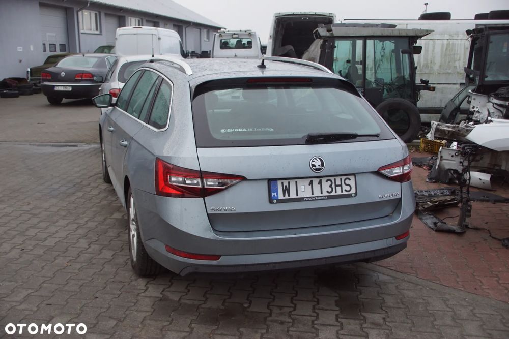 Auto na części - Skoda Superb III 2.0 TDI 150 KM DFGA QFZ LF7M 2018R Silnik Skrzynia Drzwi Zderzak Błotnik Klapa Lampa Lusterko Klamka Deska Kokpit Sterownik Moduł Czujnik Licznik Wyświetlacz Kierownica Panel - 4