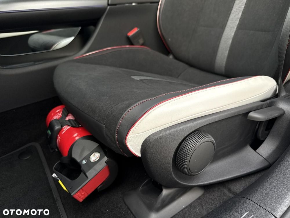 Mercedes-Benz CLA - 12