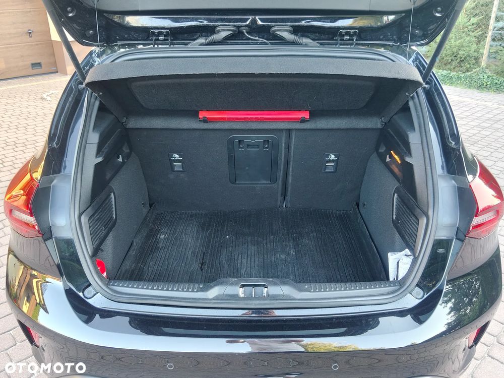 Ford Focus 1.0 EcoBoost Hybrid ST-LINE X - 12