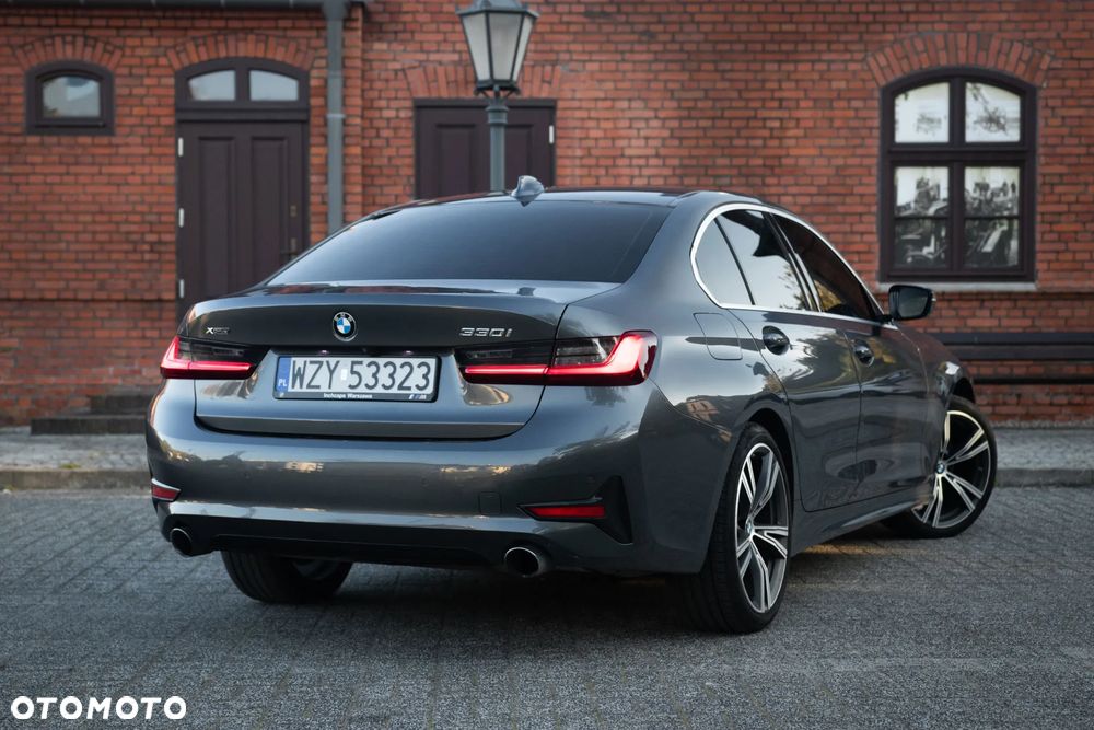 BMW Seria 3 330i xDrive Sport Line - 19