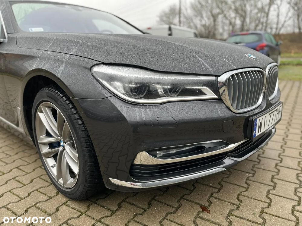 BMW Seria 7 750i xDrive - 5