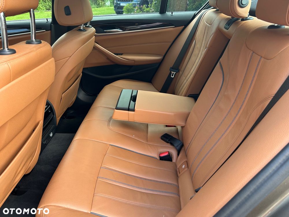 BMW Seria 5 540i xDrive Luxury Line sport - 33