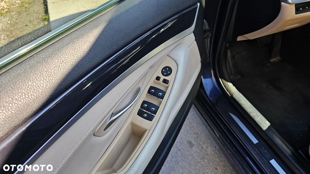 BMW Seria 5 525d xDrive - 19