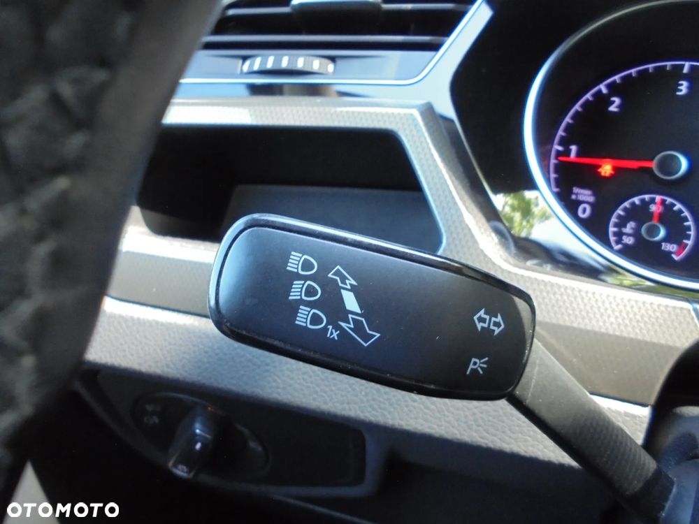 Volkswagen Touran 2.0 TDI SCR DSG IQ.DRIVE - 28