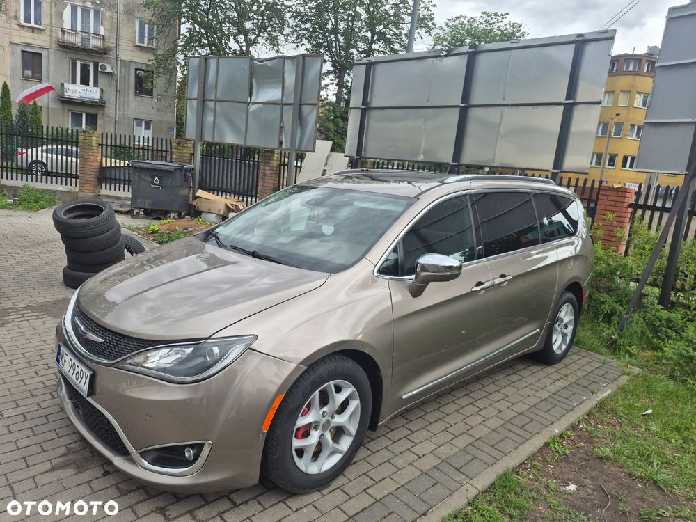 Chrysler Pacifica - 4