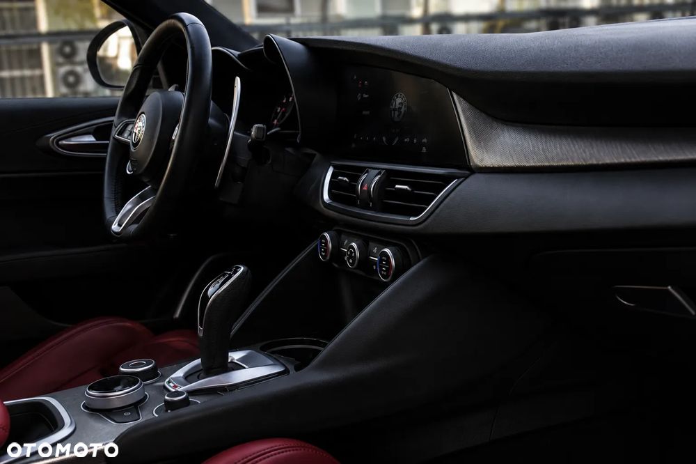 Alfa Romeo Giulia 2.0 Turbo 16V AT8-Q4 Ti - 14