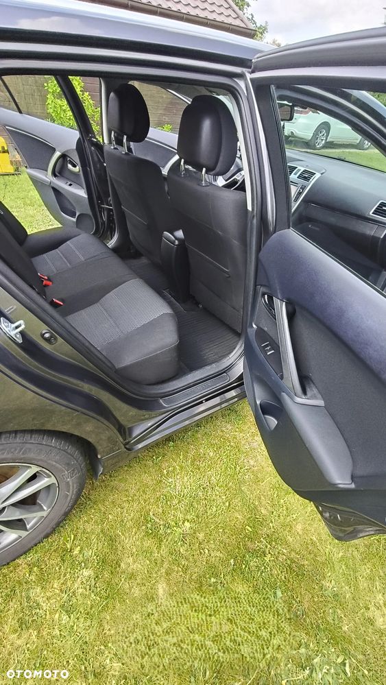 Toyota Avensis - 11