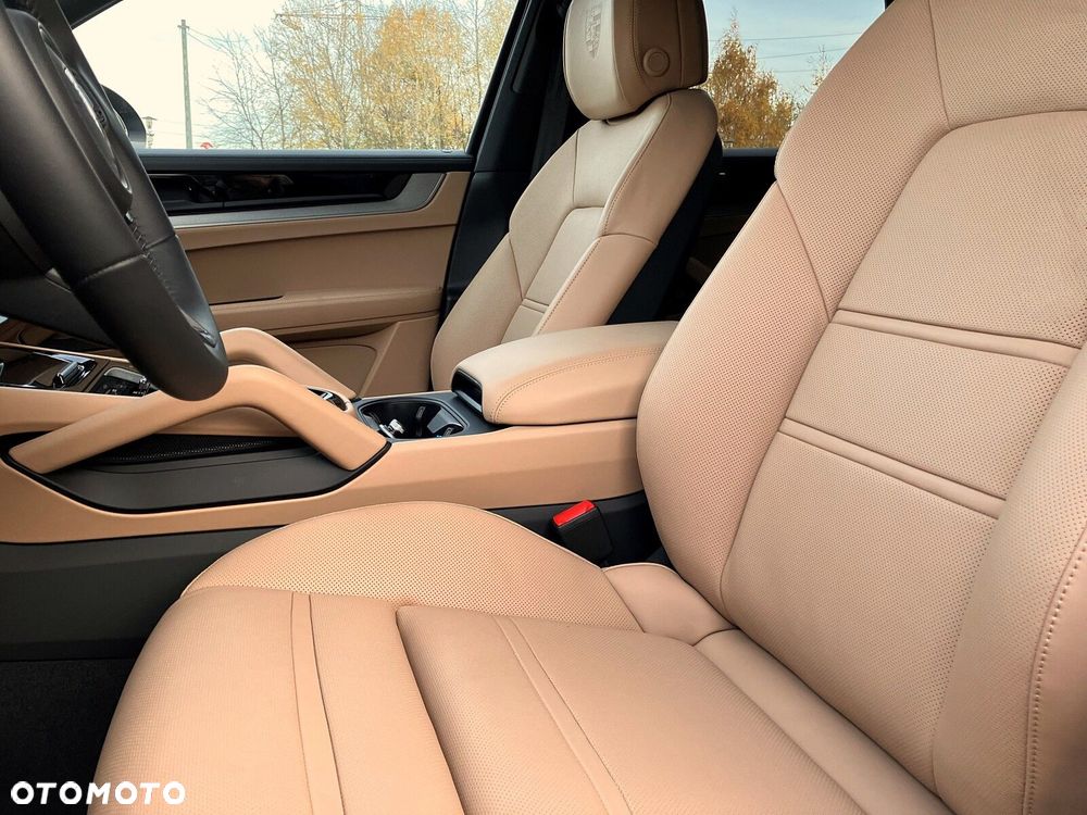 Porsche Cayenne - 16