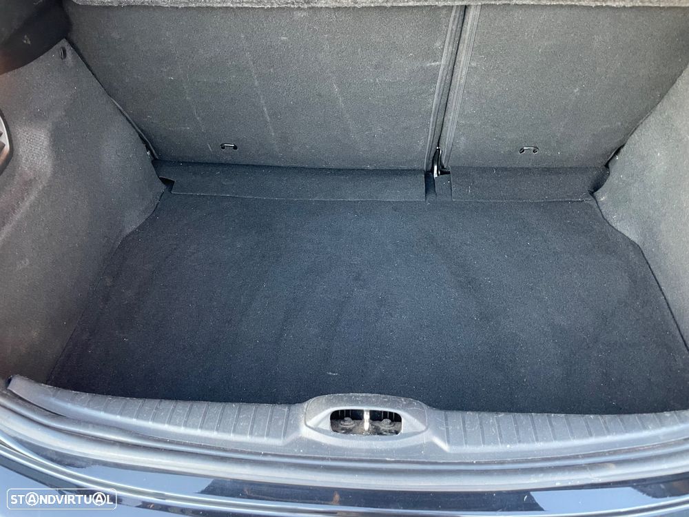 Peugeot 208 - 15