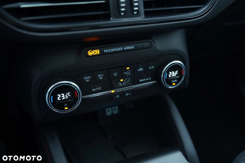 Ford Focus 1.5 EcoBlue Start-Stopp-System ST-LINE - 31