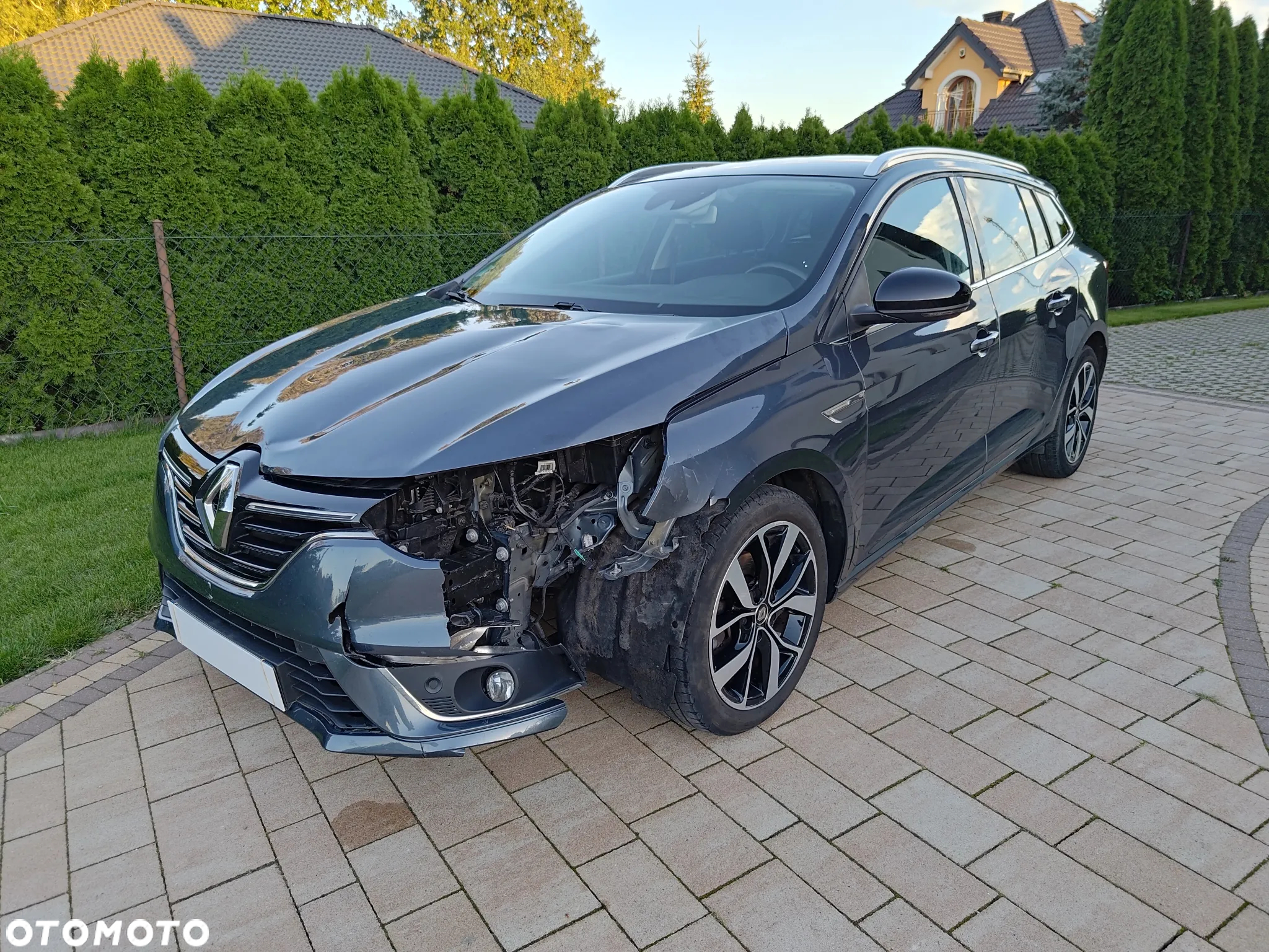 Renault Megane Grandtour TCe 140 GPF LIMITED - 4