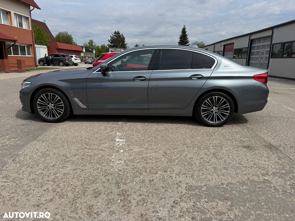 BMW Seria 5 520i AT MHEV - 8