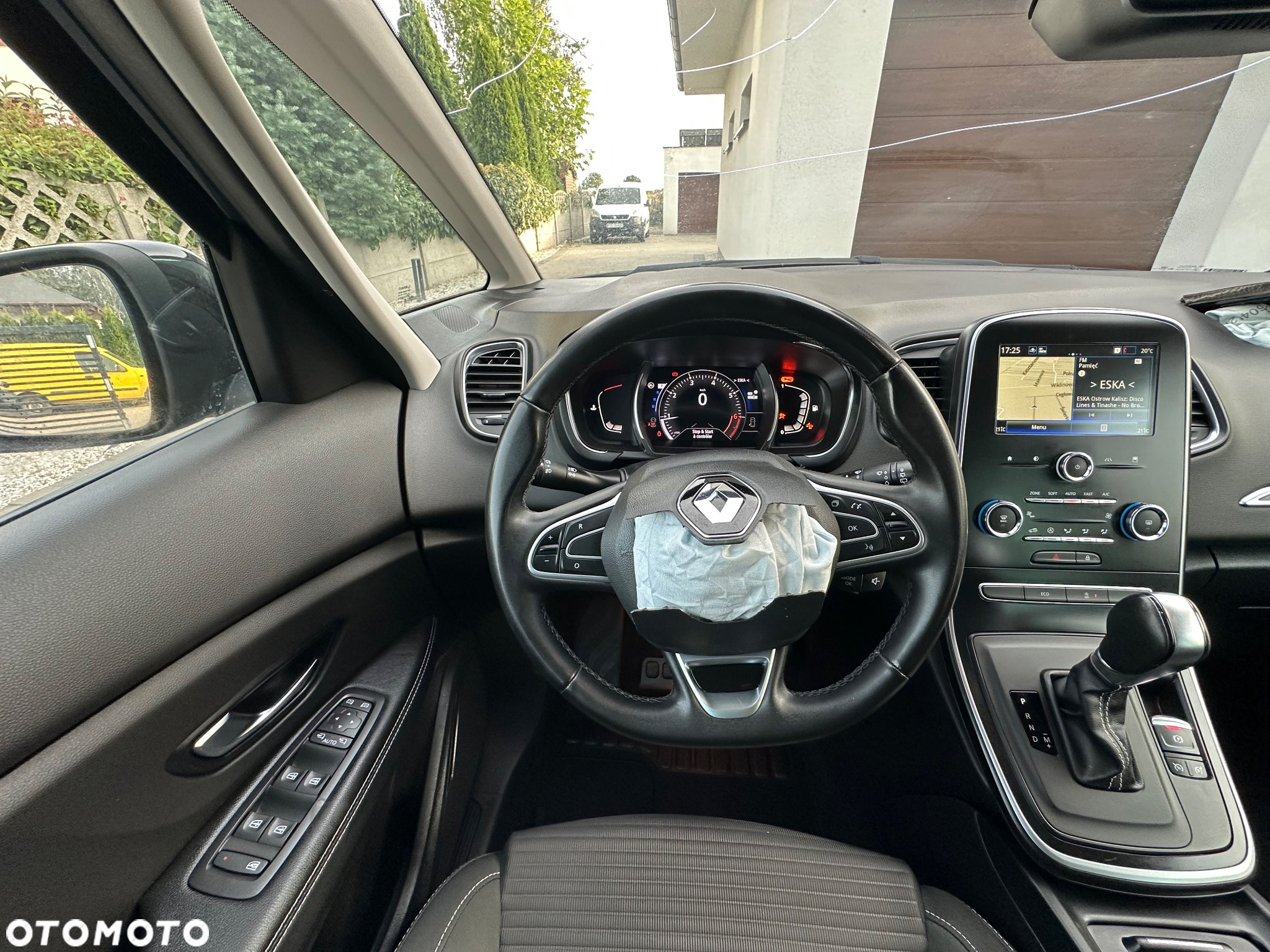 Renault Grand Scenic - 12