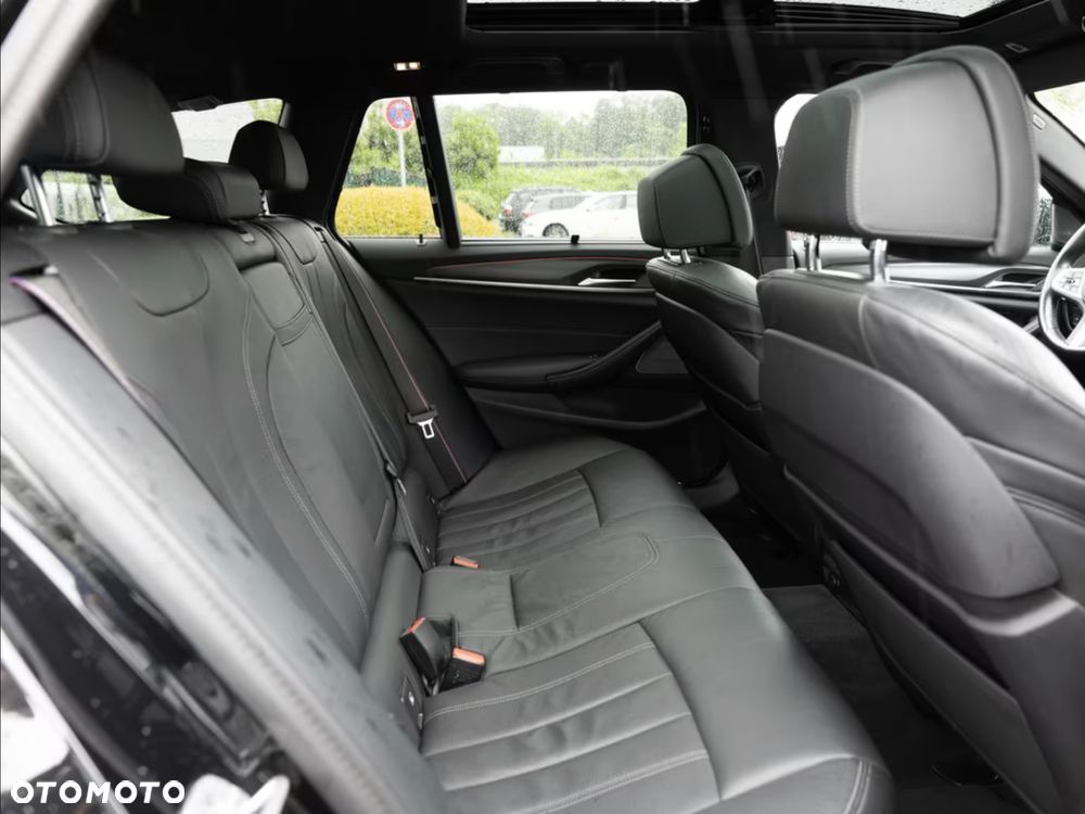 BMW Seria 5 540i xDrive - 10
