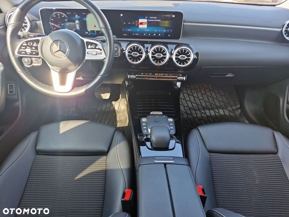 Mercedes-Benz CLA 180 Progressive 7G-DCT - 9