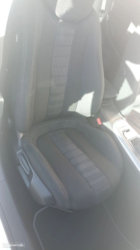 Peugeot 308 1.6 BlueHDi Allure J17 - 26