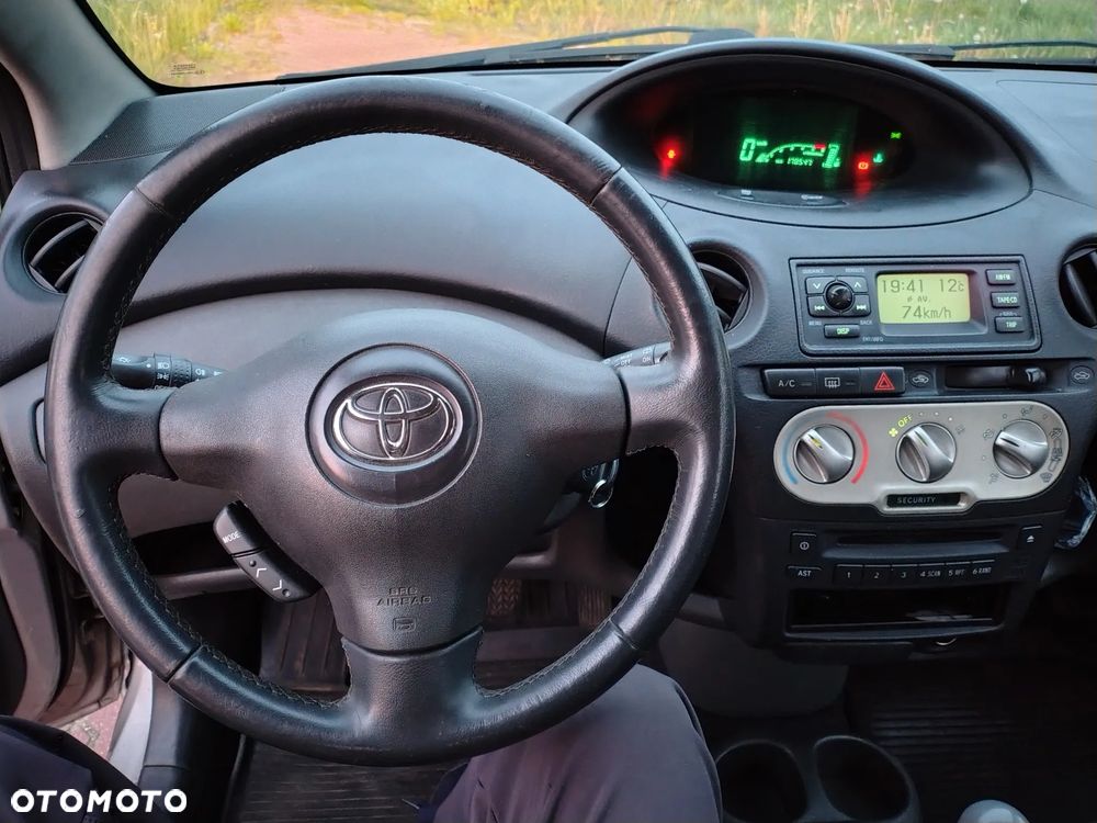 Toyota Yaris 1.4 D-4D Sol - 12