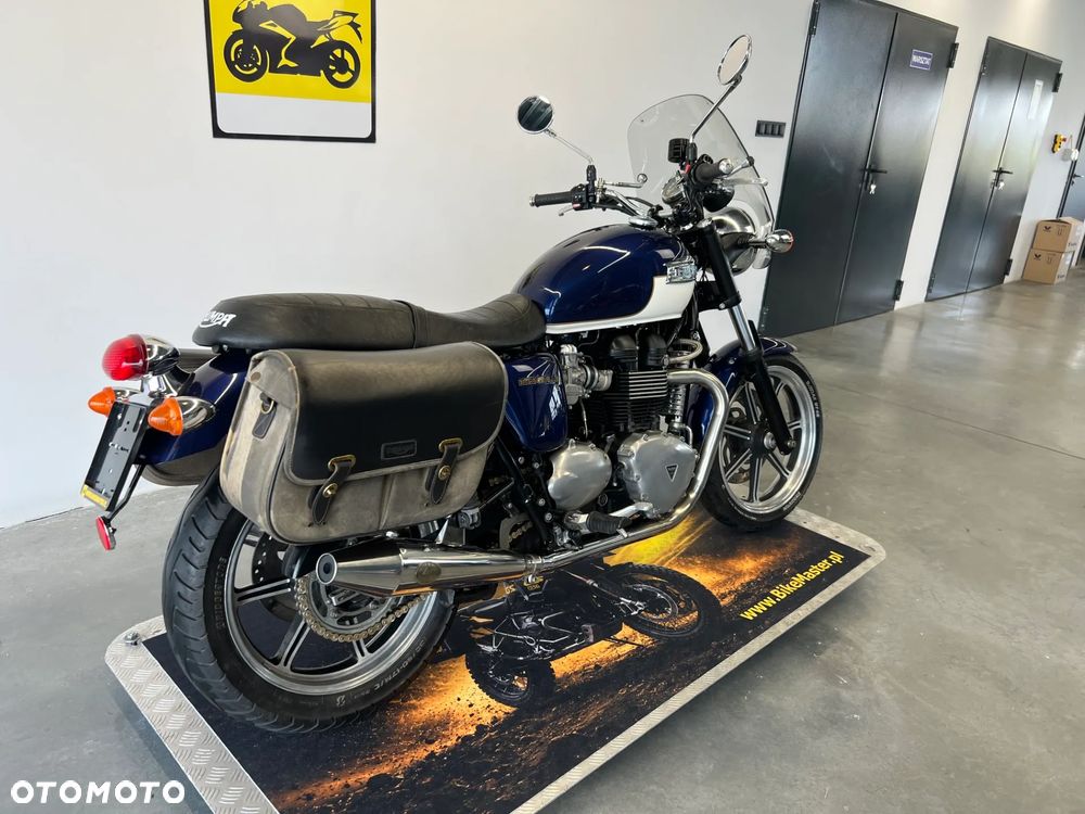 Triumph Bonneville - 11