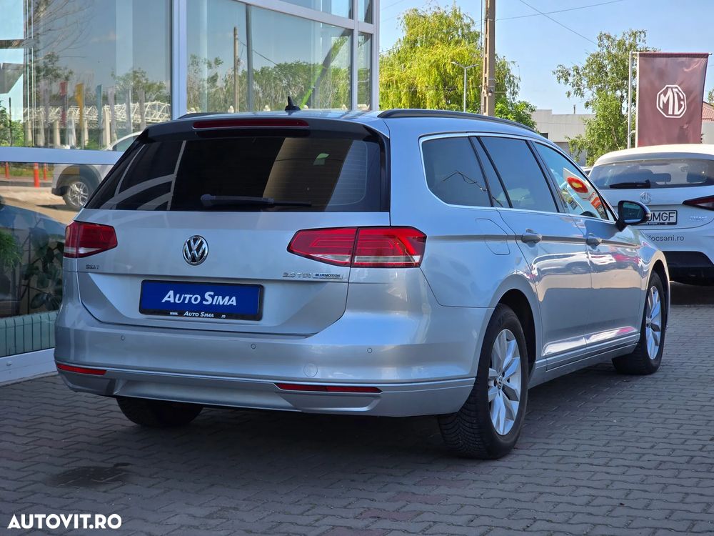 Volkswagen Passat - 8