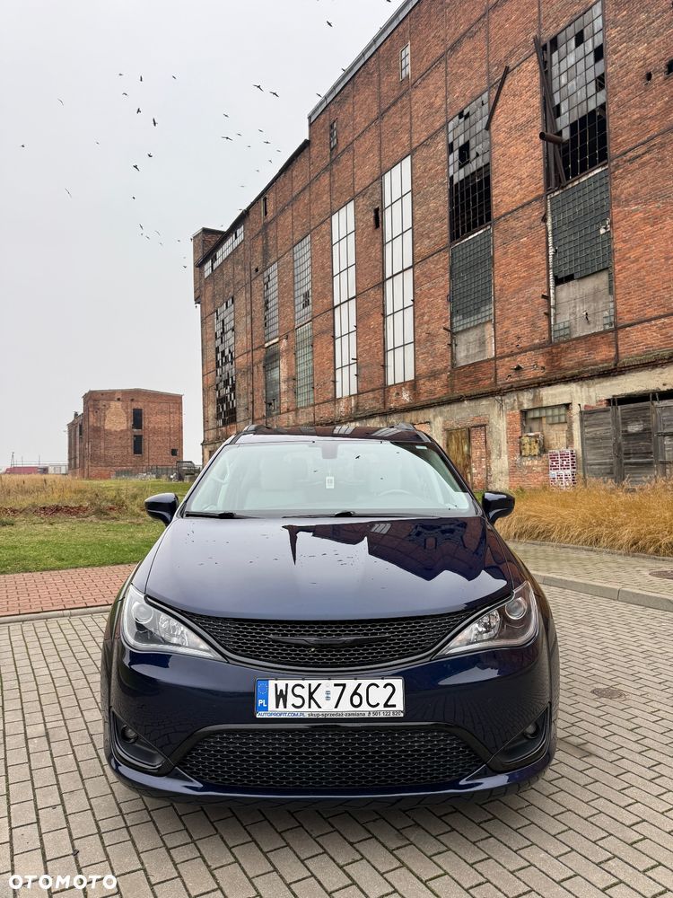 Chrysler Pacifica - 8