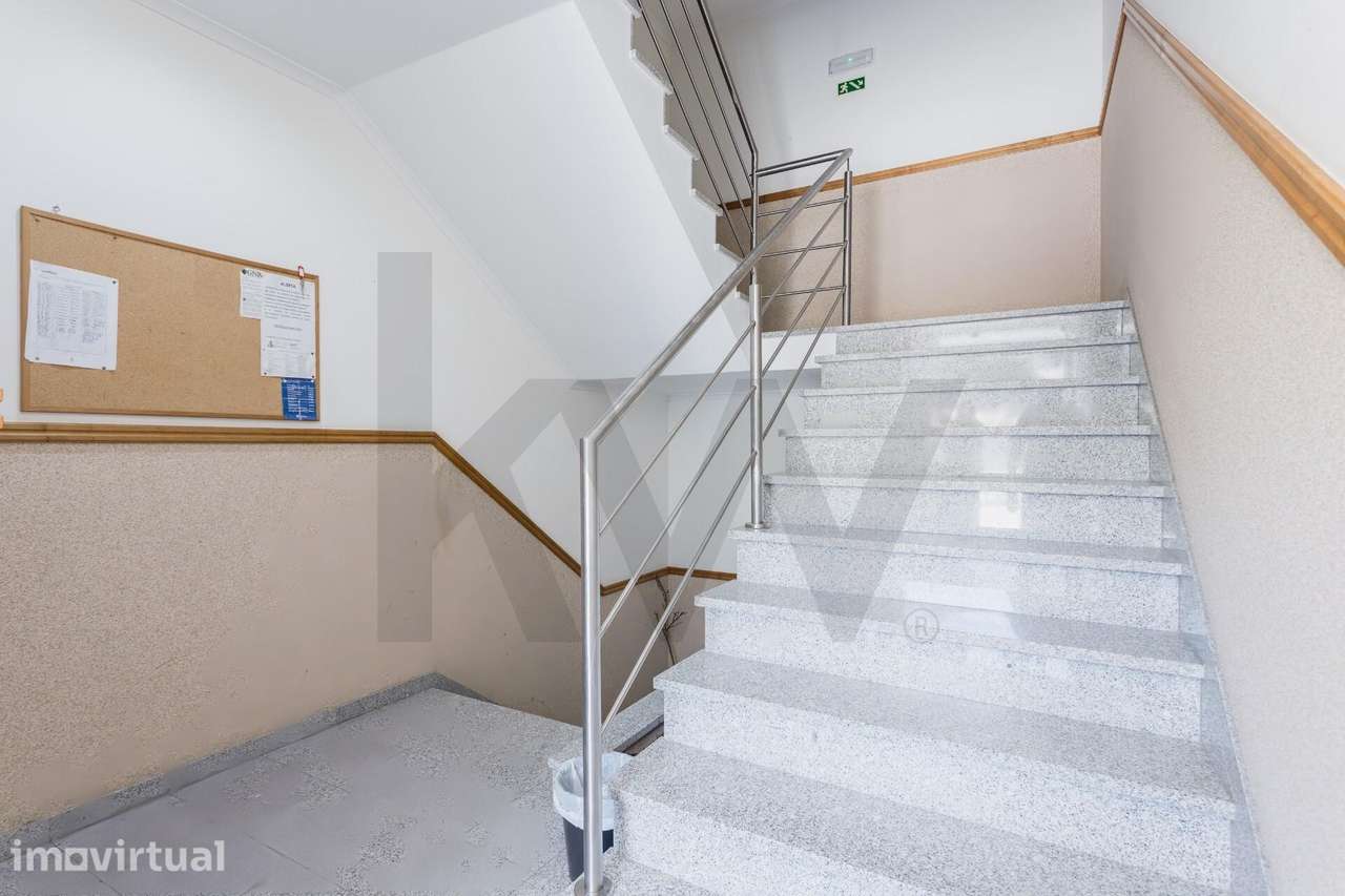 T3 no último piso, com garagem, arrecadação e elevador — Lourinhã - Grande imagem: 4/36