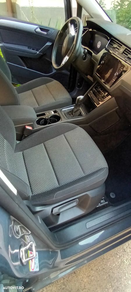 Volkswagen Touran - 10