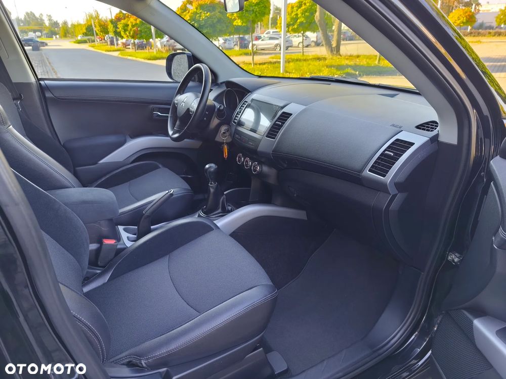 Mitsubishi Outlander 2.0 Intense + NAVI 2WD EU5 - 22