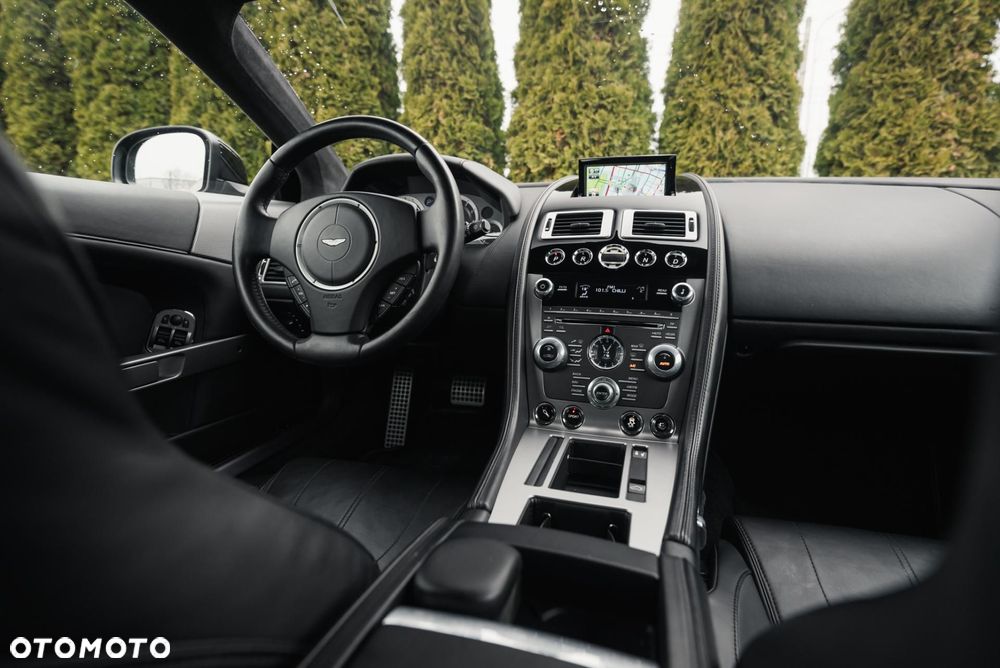 Aston Martin DB9 - 17