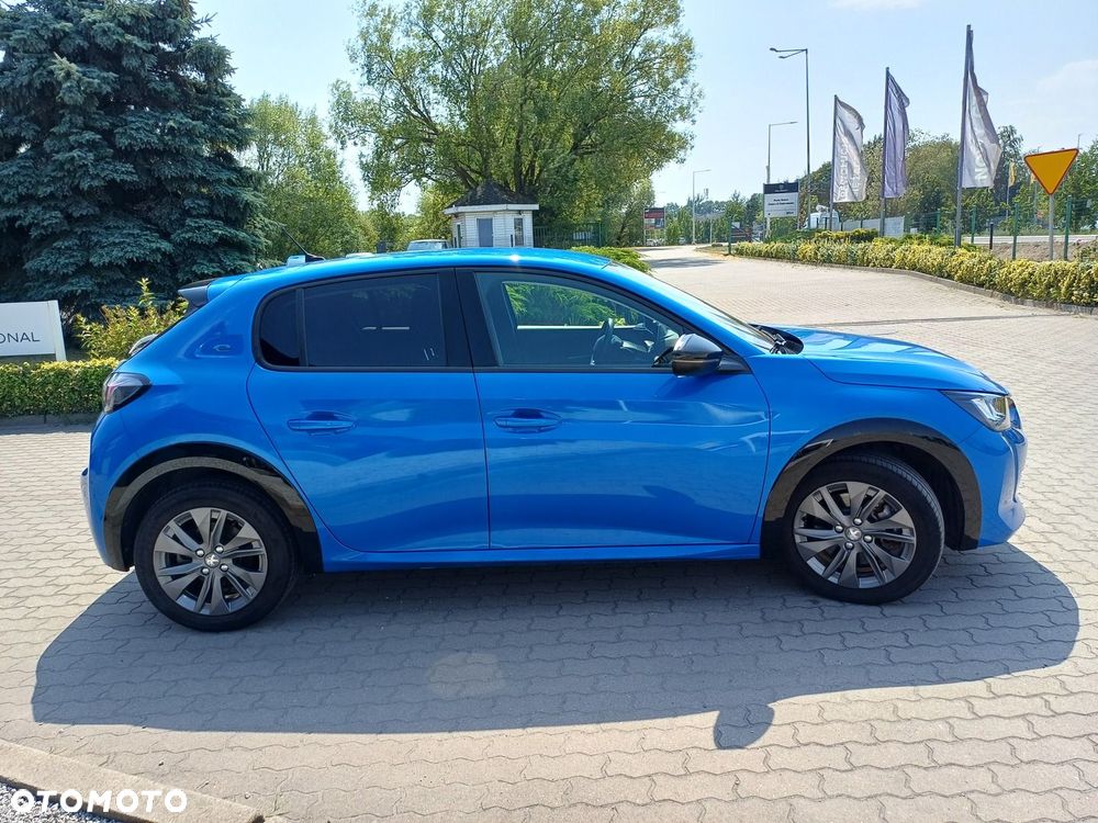 Peugeot 208 - 8
