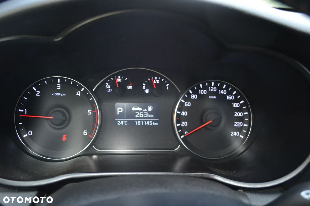 Kia Carens 1.7 CRDi Business Line 7os 7DCT - 21