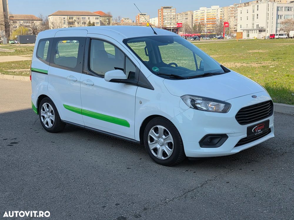 Ford Tourneo Courier 1.5 TDCi Titanium - 2
