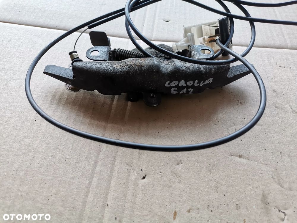 zamek maski Toyota Corolla e12 2.0d D4D - 1