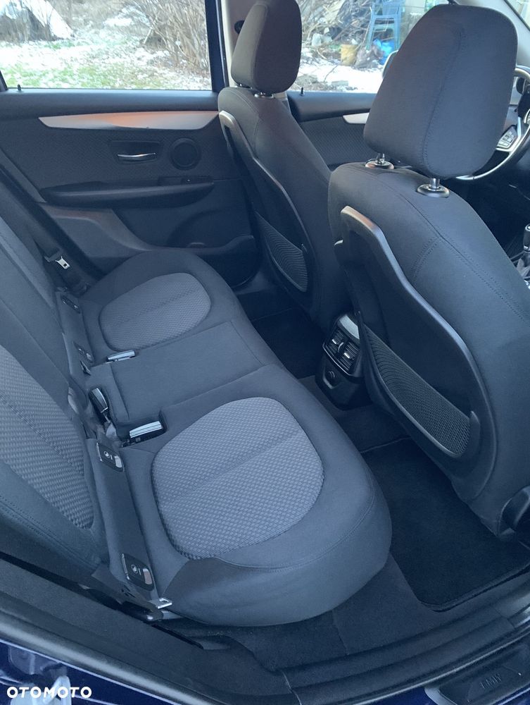 BMW Seria 2 218d - 5