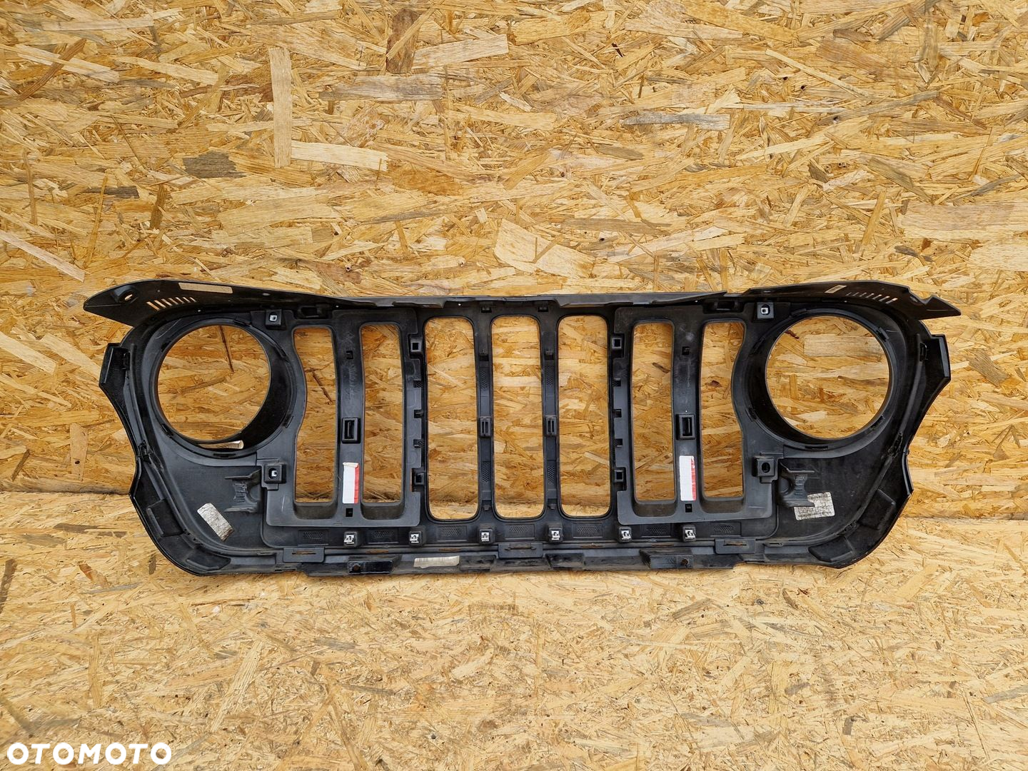 GRILL ATRAPA JEEP WRANGLER JL - 10