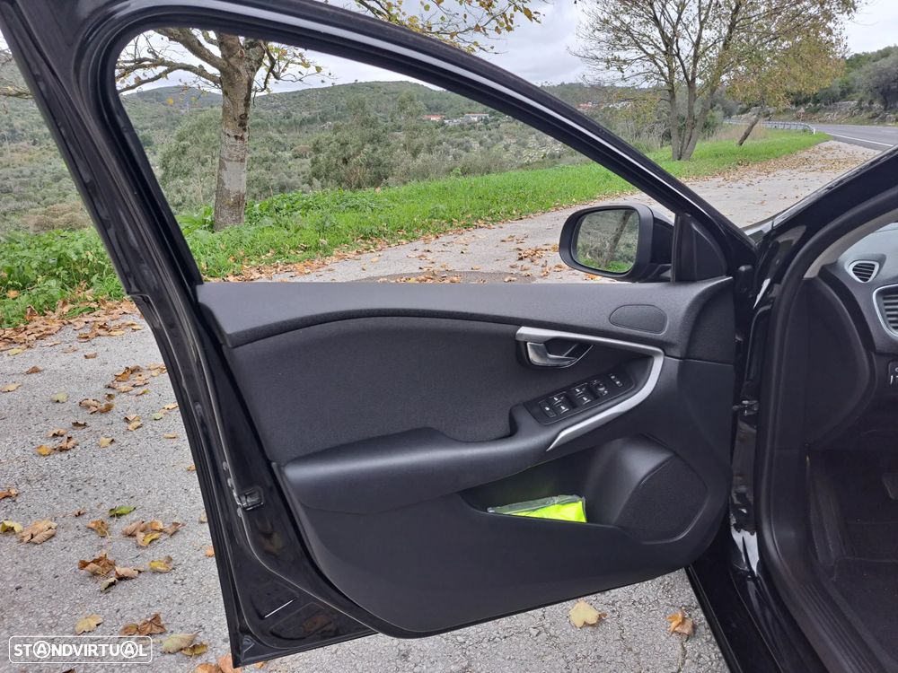 Volvo V40 D2 Kinetic - 12