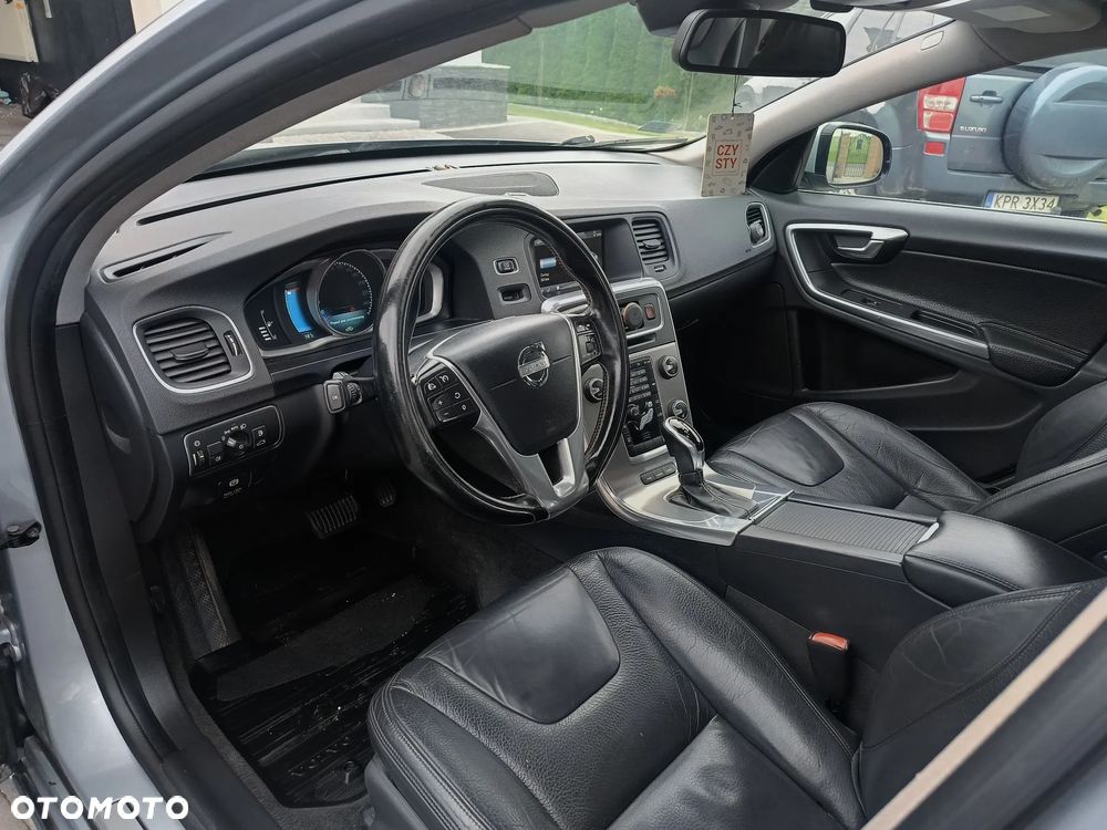 Volvo V60 D6 AWD Plug-in Hybrid Summum - 27