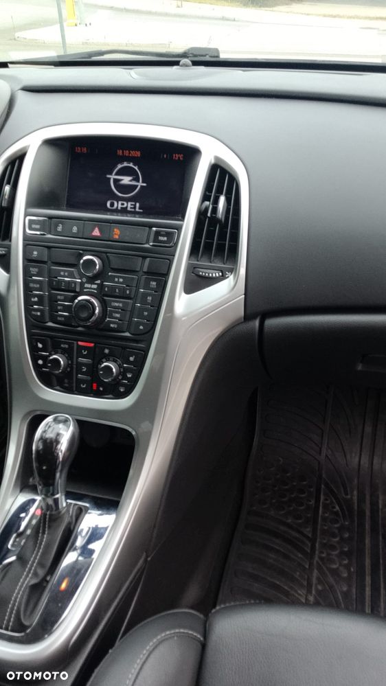 Opel Astra 2010 photo 4