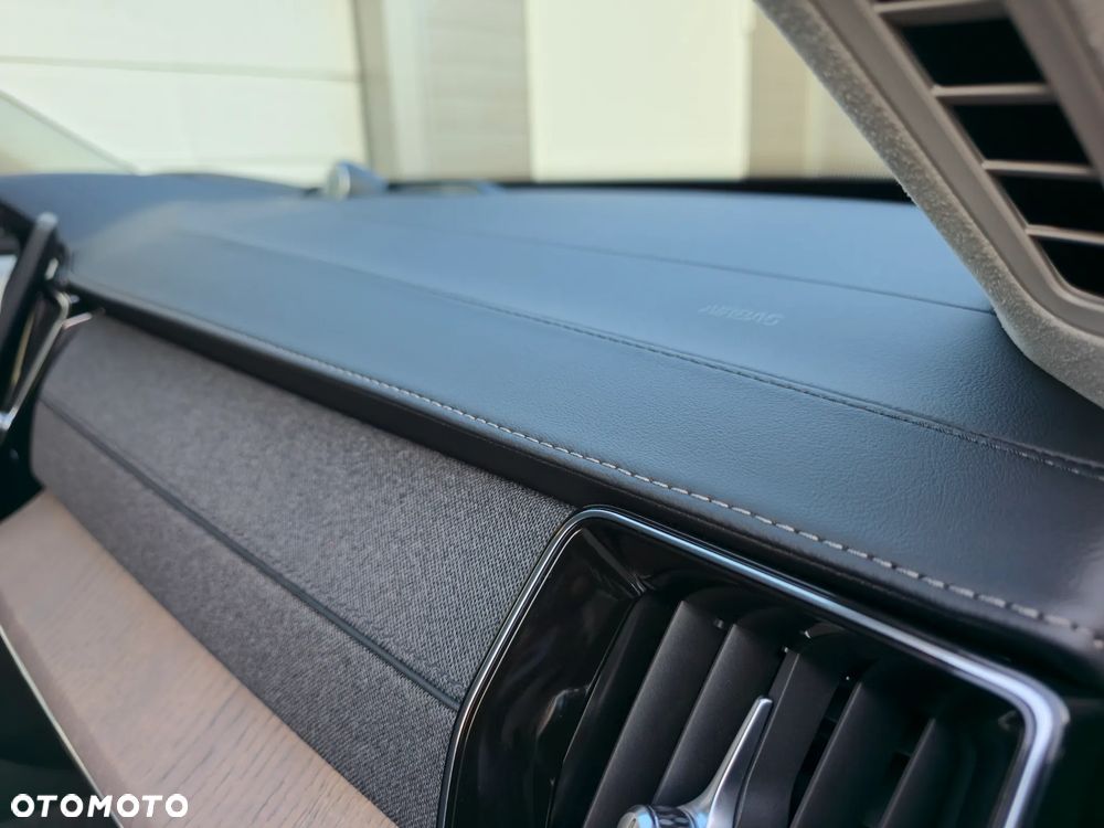 Volvo XC 90 T8 AWD Ultra Black Edition - 23