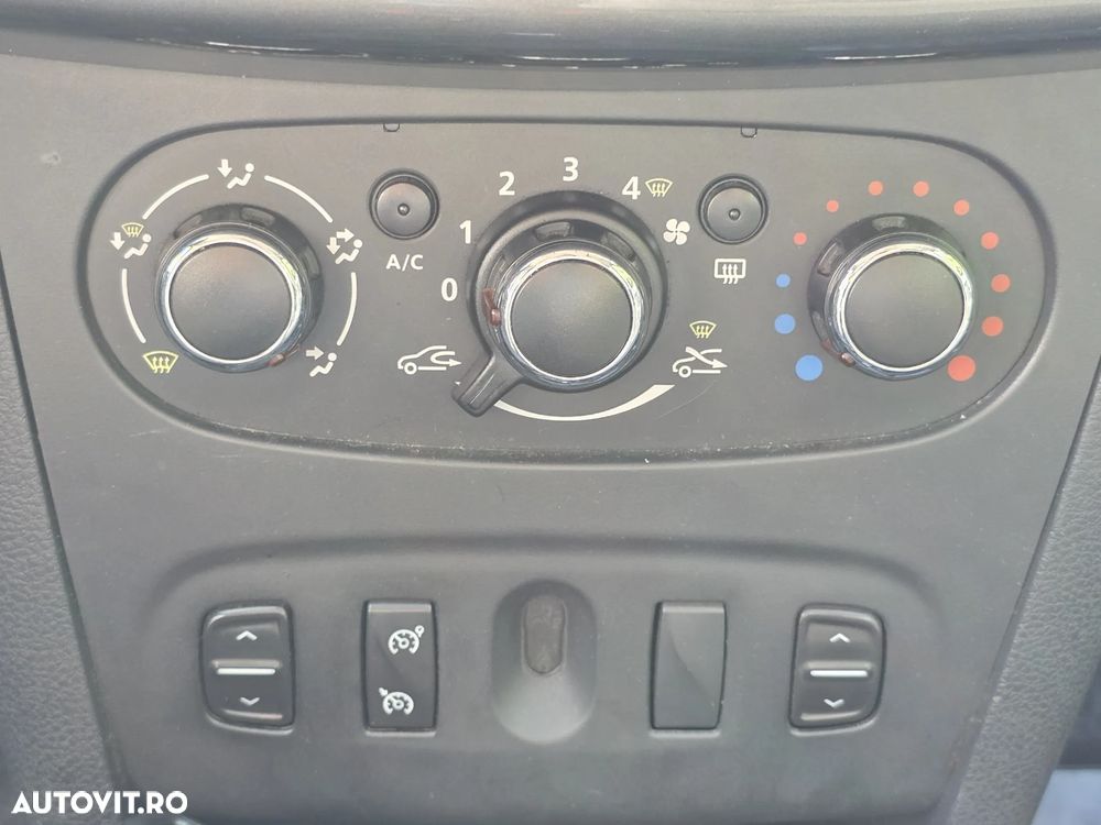 Dacia Sandero TCe 90 S&S Celebration - 16
