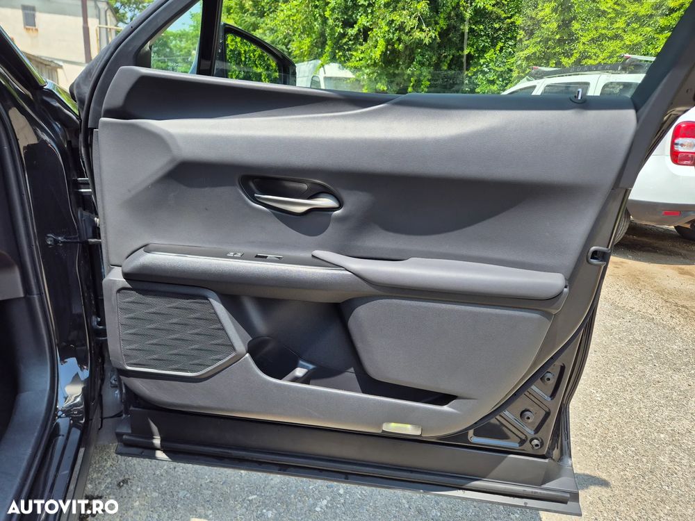 Lexus UX ver-250h-2-0l-hev-20h---178-hp-4x2-cvt-business - 22