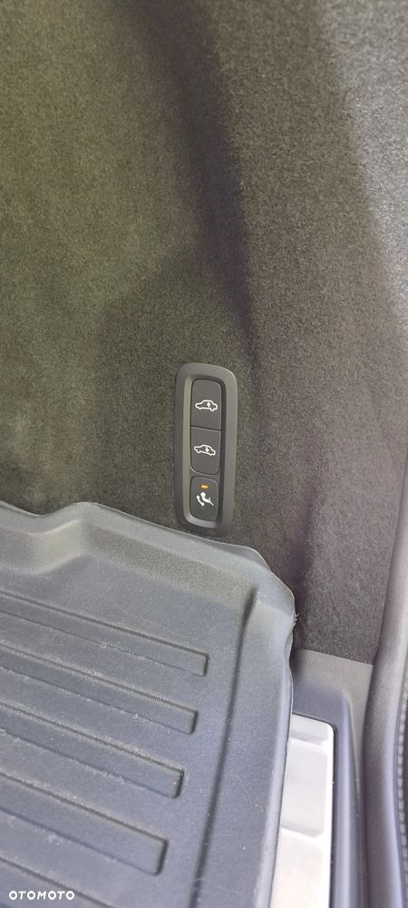 Volvo XC 60 D4 SCR AWD R-Design - 13