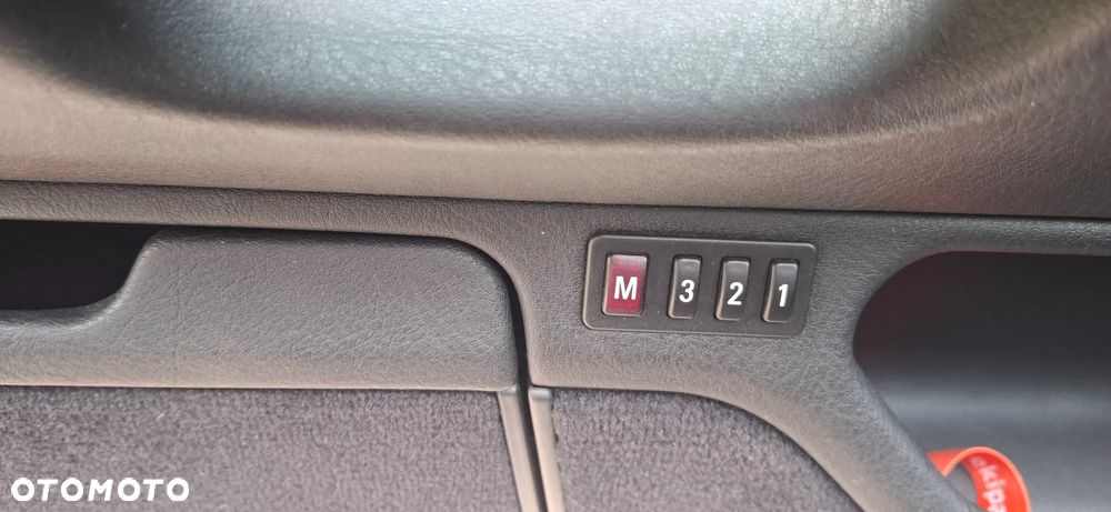 BMW Seria 7 735i L - 38